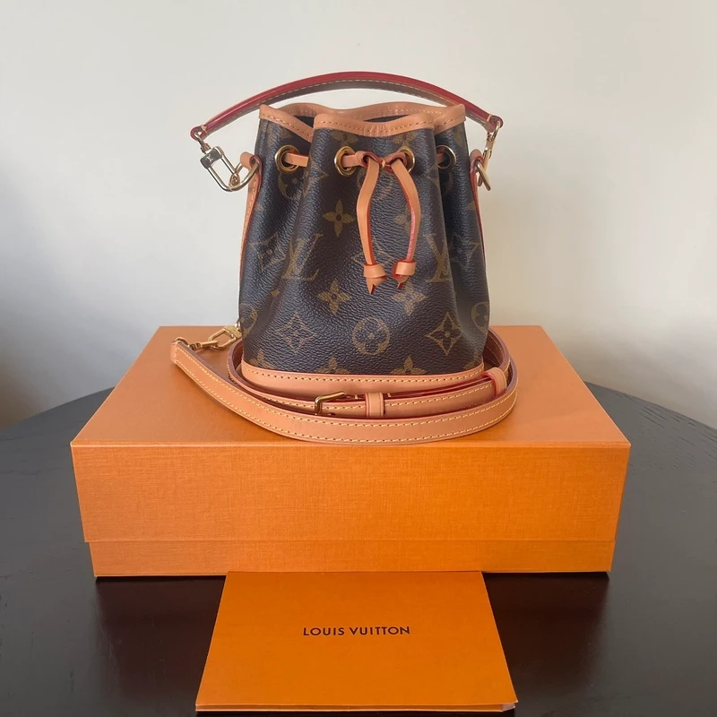 LOUIS VUITTON nano noé monogram LUXE DE SECONDE MAIN AUTHENTIQUE CERTIFICAT D'AUTHENTICITE ENTRUPY. SAC DE LUXE D'OCCASION PAS CHER LOUIS VUITTON FULL SET.