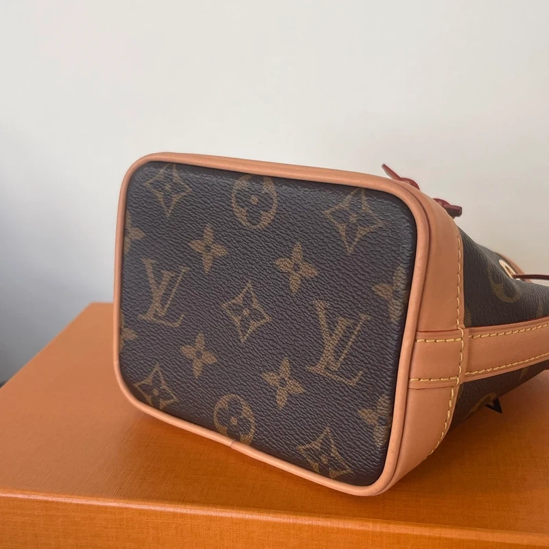 LOUIS VUITTON nano noé monogram LUXE DE SECONDE MAIN AUTHENTIQUE CERTIFICAT D'AUTHENTICITE ENTRUPY. SAC DE LUXE D'OCCASION PAS CHER LOUIS VUITTON FULL SET.