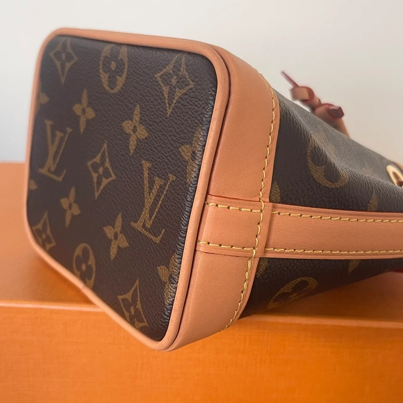 LOUIS VUITTON nano noé monogram LUXE DE SECONDE MAIN AUTHENTIQUE CERTIFICAT D'AUTHENTICITE ENTRUPY. SAC DE LUXE D'OCCASION PAS CHER LOUIS VUITTON FULL SET.