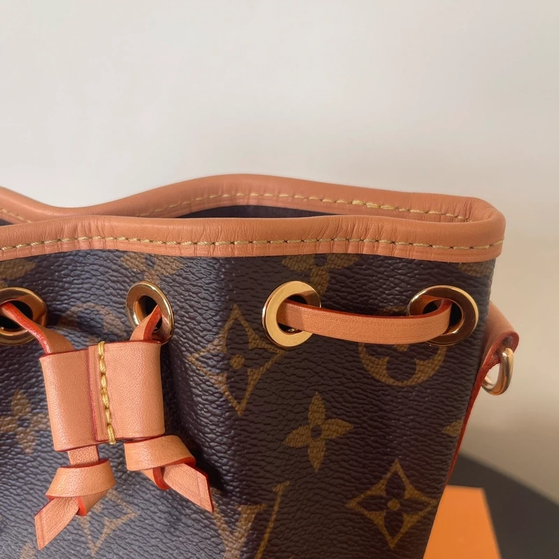LOUIS VUITTON nano noé monogram LUXE DE SECONDE MAIN AUTHENTIQUE CERTIFICAT D'AUTHENTICITE ENTRUPY. SAC DE LUXE D'OCCASION PAS CHER LOUIS VUITTON FULL SET.