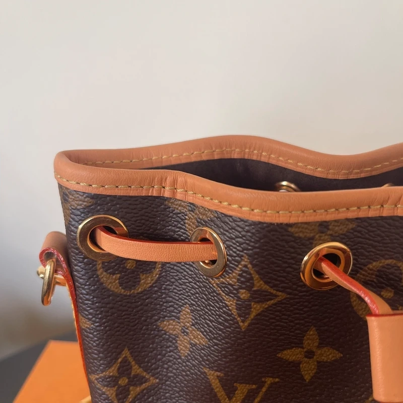 LOUIS VUITTON nano noé monogram LUXE DE SECONDE MAIN AUTHENTIQUE CERTIFICAT D'AUTHENTICITE ENTRUPY. SAC DE LUXE D'OCCASION PAS CHER LOUIS VUITTON FULL SET.
