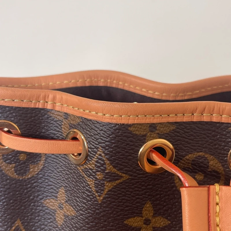 LOUIS VUITTON nano noé monogram LUXE DE SECONDE MAIN AUTHENTIQUE CERTIFICAT D'AUTHENTICITE ENTRUPY. SAC DE LUXE D'OCCASION PAS CHER LOUIS VUITTON FULL SET.