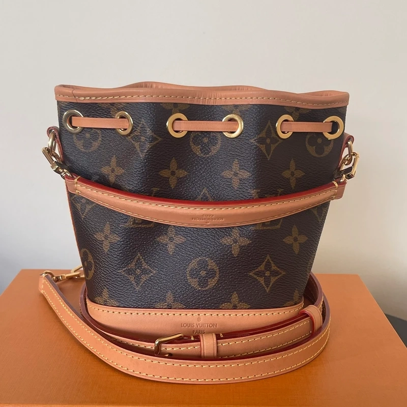 LOUIS VUITTON nano noé monogram LUXE DE SECONDE MAIN AUTHENTIQUE CERTIFICAT D'AUTHENTICITE ENTRUPY. SAC DE LUXE D'OCCASION PAS CHER LOUIS VUITTON FULL SET.