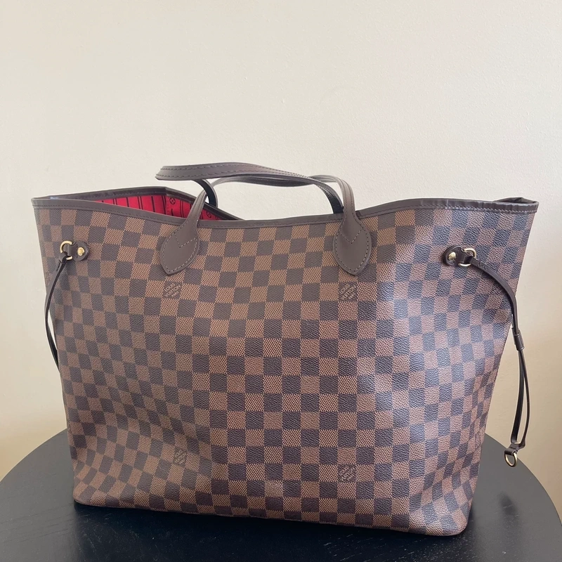 LOUIS VUITTON neverfull GM damier ébène LUXE DE SECONDE MAIN AUTHENTIQUE CERTIFICAT D'AUTHENTICITE ENTRUPY. SAC DE LUXE D'OCCASION PAS CHER LOUIS VUITTON FULL SET.
