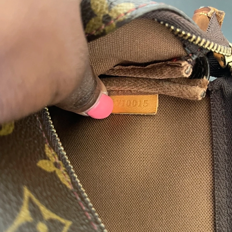 Louis Vuitton pochette accessoires cerise Takashi Murakami LUXE DE SECONDE MAIN AUTHENTIQUE CERTIFICAT D'AUTHENTICITE ENTRUPY. LUXE D'OCCASION PAS CHER.