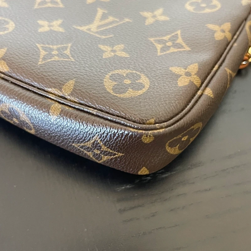 Louis Vuitton pochette accessoires cerise Takashi Murakami LUXE DE SECONDE MAIN AUTHENTIQUE CERTIFICAT D'AUTHENTICITE ENTRUPY. LUXE D'OCCASION PAS CHER.