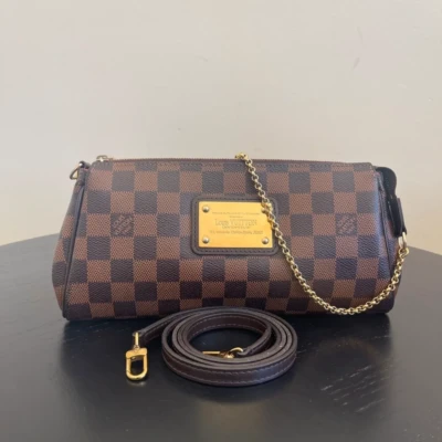 LOUIS VUITTON Pochette Eva Damier Ebène LUXE DE SECONDE MAIN AUTHENTIQUE. SAC D'OCCASION PAS CHER CERTIFICAT D'AUTHENTICITE ENTRUPY. LOUIS VUITTON FULL SET