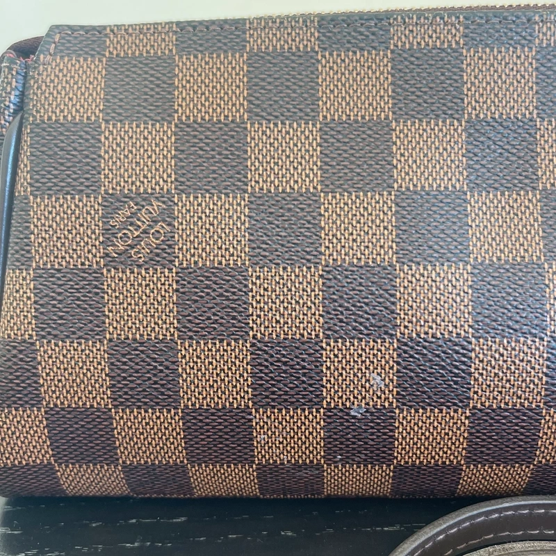 LOUIS VUITTON Pochette Eva Damier Ebène LUXE DE SECONDE MAIN AUTHENTIQUE. SAC D'OCCASION PAS CHER CERTIFICAT D'AUTHENTICITE ENTRUPY. LOUIS VUITTON FULL SET