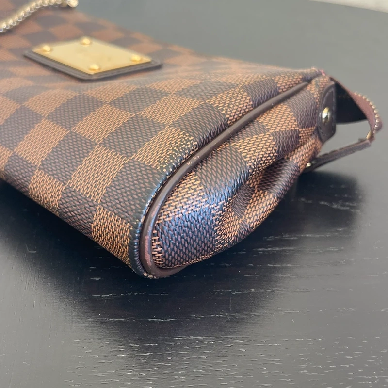 LOUIS VUITTON Pochette Eva Damier Ebène LUXE DE SECONDE MAIN AUTHENTIQUE. SAC D'OCCASION PAS CHER CERTIFICAT D'AUTHENTICITE ENTRUPY. LOUIS VUITTON FULL SET