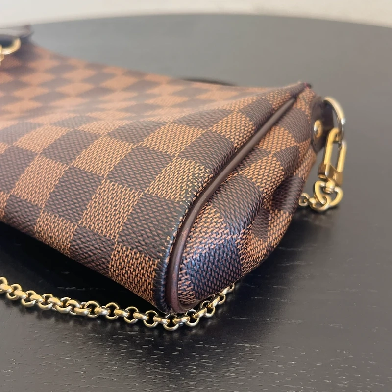 LOUIS VUITTON Pochette Eva Damier Ebène LUXE DE SECONDE MAIN AUTHENTIQUE. SAC D'OCCASION PAS CHER CERTIFICAT D'AUTHENTICITE ENTRUPY. LOUIS VUITTON FULL SET