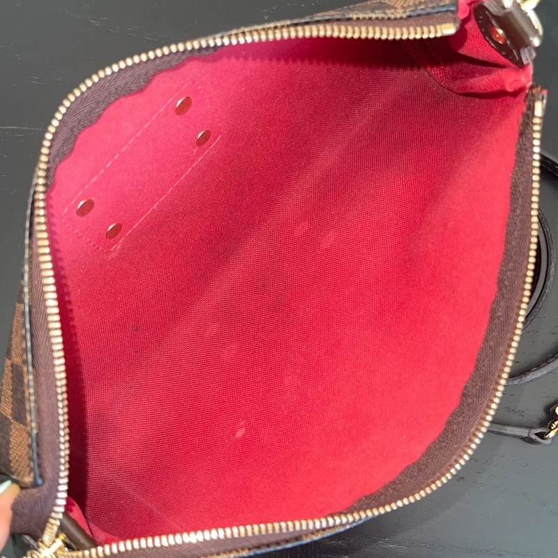 LOUIS VUITTON Pochette Eva Damier Ebène LUXE DE SECONDE MAIN AUTHENTIQUE. SAC D'OCCASION PAS CHER CERTIFICAT D'AUTHENTICITE ENTRUPY. LOUIS VUITTON FULL SET