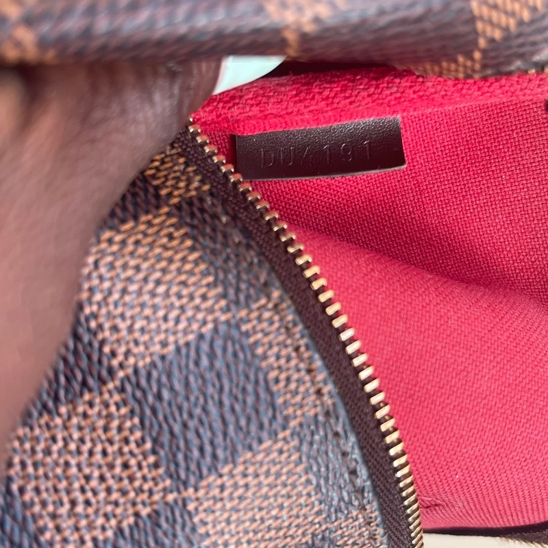 LOUIS VUITTON Pochette Eva Damier Ebène LUXE DE SECONDE MAIN AUTHENTIQUE. SAC D'OCCASION PAS CHER CERTIFICAT D'AUTHENTICITE ENTRUPY. LOUIS VUITTON FULL SET