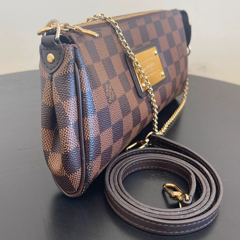 LOUIS VUITTON Pochette Eva Damier Ebène LUXE DE SECONDE MAIN AUTHENTIQUE. SAC D'OCCASION PAS CHER CERTIFICAT D'AUTHENTICITE ENTRUPY. LOUIS VUITTON FULL SET
