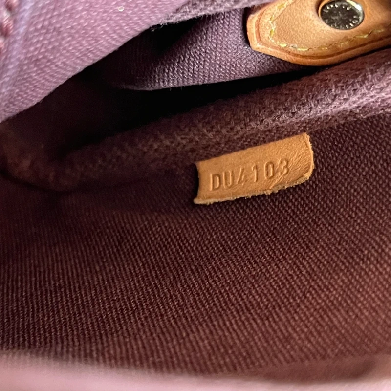 Louis Vuitton pochette Favorite monogram SAC DE LUXE DE SECONDE MAIN AUTHENTIQUE CERTIFICAT D'AUTHENTICITE ENTRUPY. SAC DE LUXE D'OCCASION PAS CHER. LOUIS VUITTON FULL SET