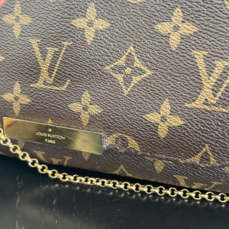Louis Vuitton pochette Favorite monogram SAC DE LUXE DE SECONDE MAIN AUTHENTIQUE CERTIFICAT D'AUTHENTICITE ENTRUPY. SAC DE LUXE D'OCCASION PAS CHER. LOUIS VUITTON FULL SET