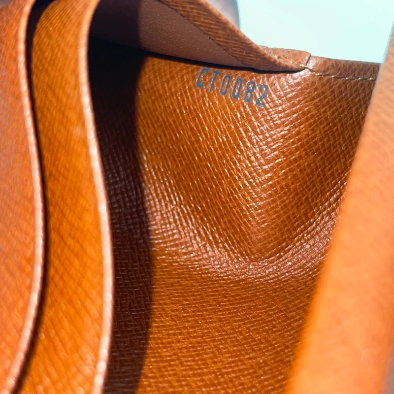 LOUIS VUITTON portefeuille bifold monogram LUXE DE SECONDE MAIN AUTHENTIQUE CERTIFICAT D'AUTHENTICITE ENTRUPY. SAC DE LUXE D'OCCASION PAS CHER LOUIS VUITTON FULL SET.
