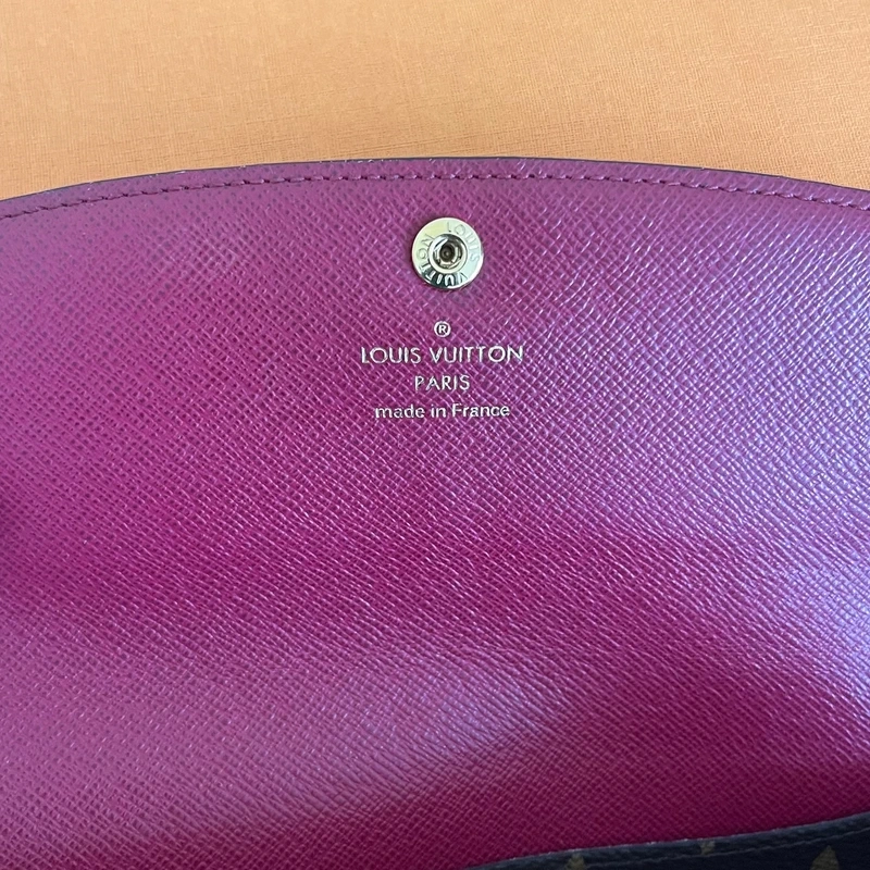 Louis Vuitton portefeuille Emilie monogram LUXE DE SECONDE MAIN AUTHENTIQUE CERTIFICAT D'AUTHENTICITE ENTRUPY. SAC DE LUXE D'OCCASION PAS CHER. LOUIS VUITTON FULL SET