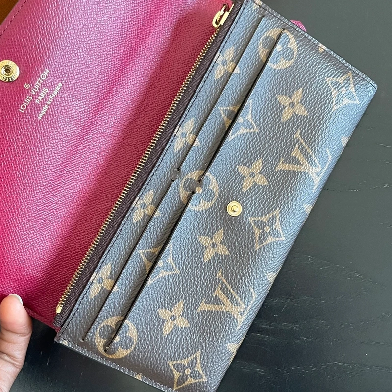 Louis Vuitton portefeuille Emilie monogram LUXE DE SECONDE MAIN AUTHENTIQUE CERTIFICAT D'AUTHENTICITE ENTRUPY. SAC DE LUXE D'OCCASION PAS CHER. LOUIS VUITTON FULL SET