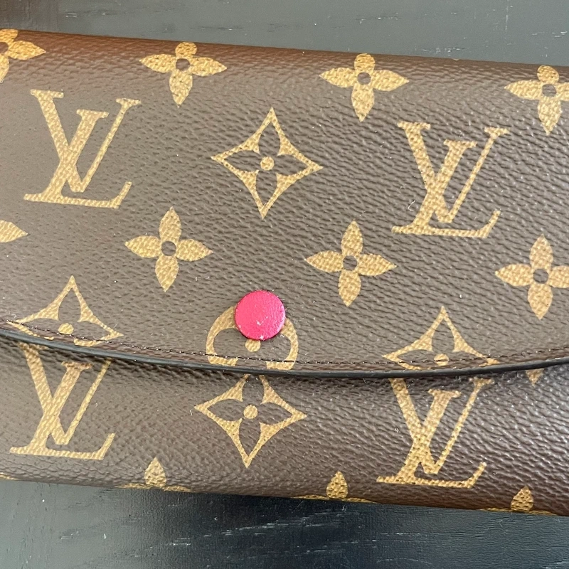 Louis Vuitton portefeuille Emilie monogram LUXE DE SECONDE MAIN AUTHENTIQUE CERTIFICAT D'AUTHENTICITE ENTRUPY. SAC DE LUXE D'OCCASION PAS CHER. LOUIS VUITTON FULL SET