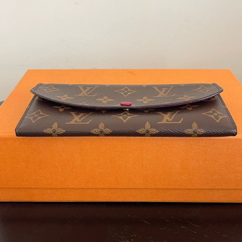 Louis Vuitton portefeuille Emilie monogram LUXE DE SECONDE MAIN AUTHENTIQUE CERTIFICAT D'AUTHENTICITE ENTRUPY. SAC DE LUXE D'OCCASION PAS CHER. LOUIS VUITTON FULL SET