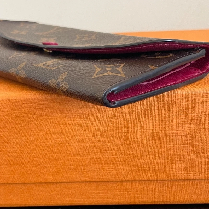 Louis Vuitton portefeuille Emilie monogram LUXE DE SECONDE MAIN AUTHENTIQUE CERTIFICAT D'AUTHENTICITE ENTRUPY. SAC DE LUXE D'OCCASION PAS CHER. LOUIS VUITTON FULL SET
