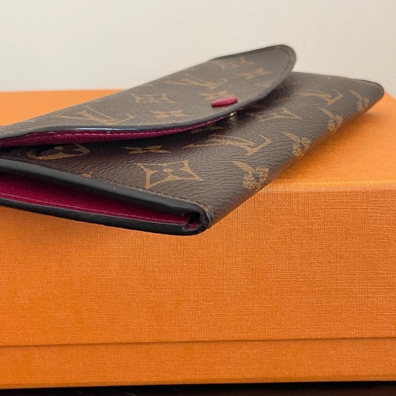 Louis Vuitton portefeuille Emilie monogram LUXE DE SECONDE MAIN AUTHENTIQUE CERTIFICAT D'AUTHENTICITE ENTRUPY. SAC DE LUXE D'OCCASION PAS CHER. LOUIS VUITTON FULL SET