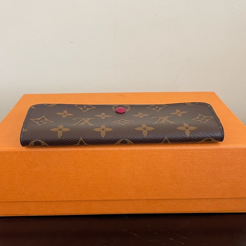Louis Vuitton portefeuille Emilie monogram LUXE DE SECONDE MAIN AUTHENTIQUE CERTIFICAT D'AUTHENTICITE ENTRUPY. SAC DE LUXE D'OCCASION PAS CHER. LOUIS VUITTON FULL SET