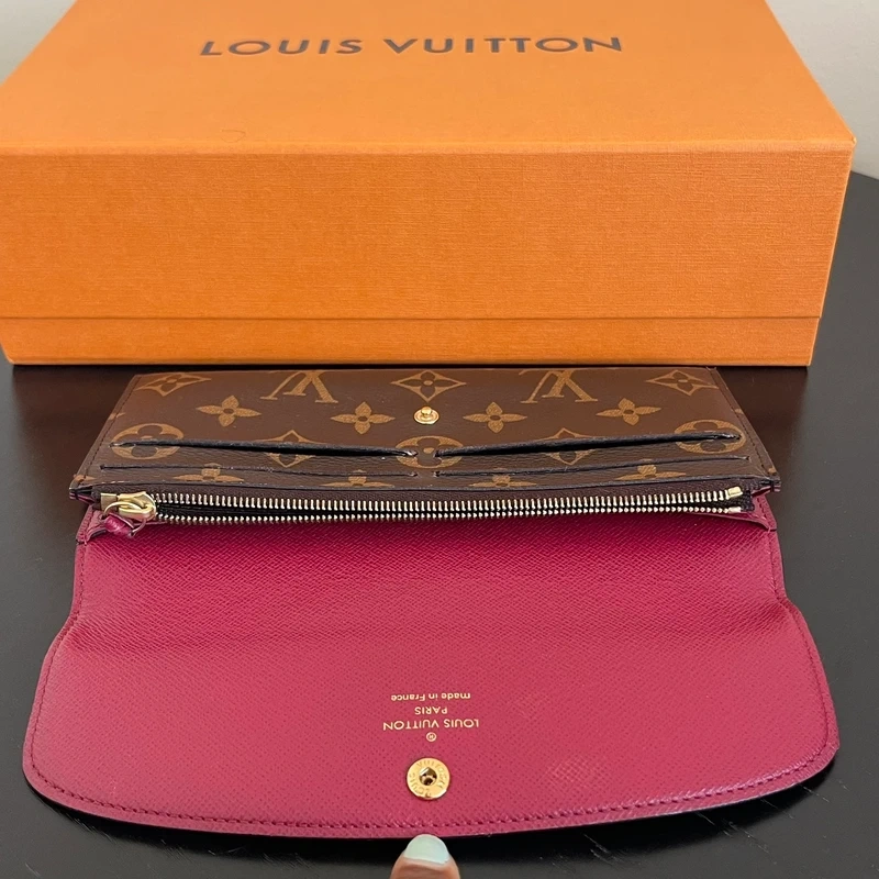 Louis Vuitton portefeuille Emilie monogram LUXE DE SECONDE MAIN AUTHENTIQUE CERTIFICAT D'AUTHENTICITE ENTRUPY. SAC DE LUXE D'OCCASION PAS CHER. LOUIS VUITTON FULL SET