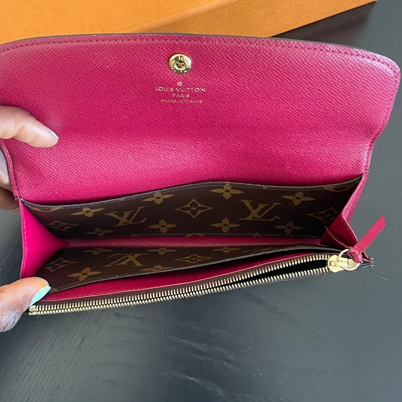 Louis Vuitton portefeuille Emilie monogram LUXE DE SECONDE MAIN AUTHENTIQUE CERTIFICAT D'AUTHENTICITE ENTRUPY. SAC DE LUXE D'OCCASION PAS CHER. LOUIS VUITTON FULL SET