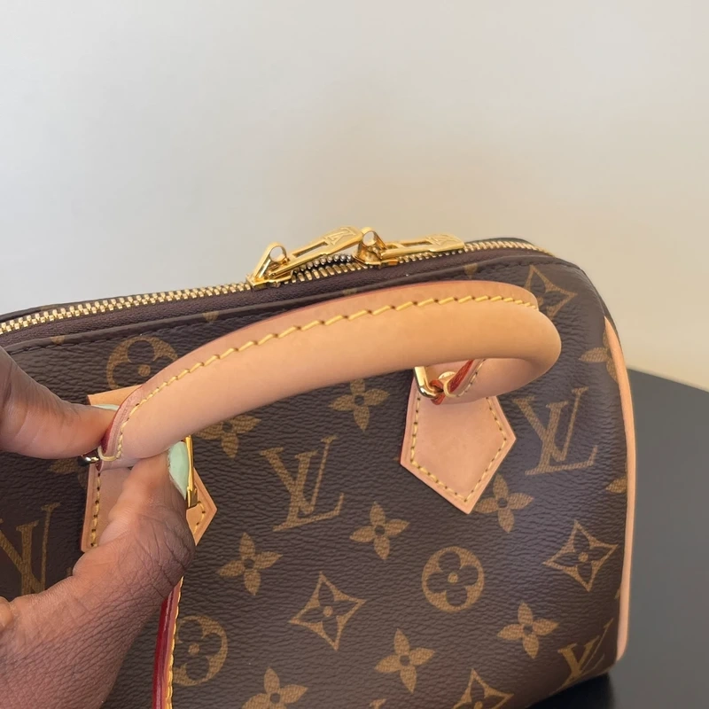 Louis Vuitton speedy 20 bandoulière monogram LUXE DE SECONDE MAIN AUTHENTIQUE CERTIFICAT D'AUTHENTICITE ENTRUPY. SAC DE LUXE D'OCCASION PAS CHER LOUIS VUITTON FULL SET