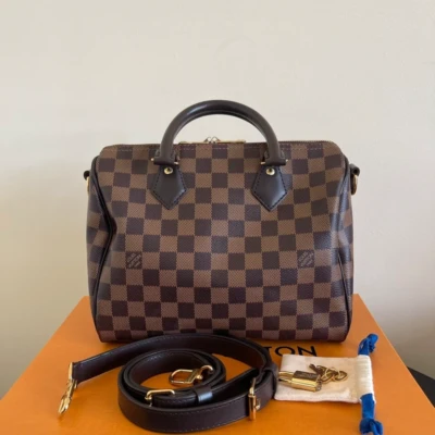 LOUIS VUITTON speedy 25 bandoulière damier ébène SAC DE LUXE DE SECONDE MAIN AUTHENTIQUE CERTIFICAT D'AUTHENTICITE ENTRUPY. SAC DE LUXE D'OCCASION PAS CHER. LOUIS VUITTON FULL SET