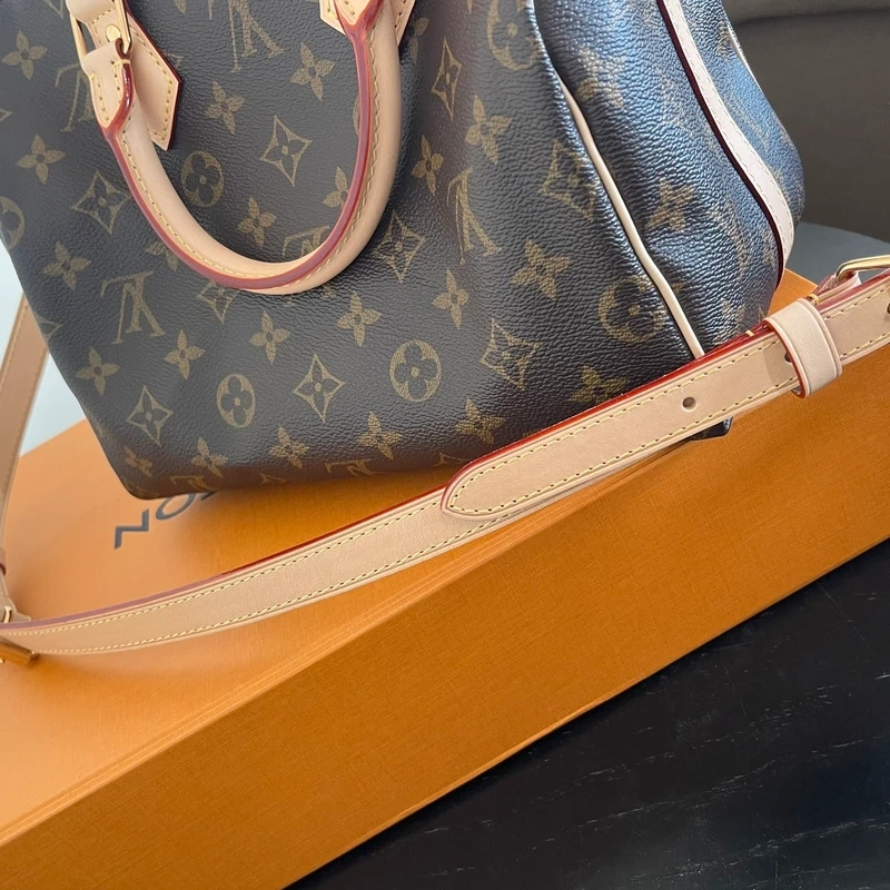 LOUIS VUITTON speedy 25 bandoulière monogram SAC DE LUXE DE SECONDE MAIN AUTHENTIQUE CERTIFICAT D'AUTHENTICITE ENTRUPY. SAC DE LUXE D'OCCASION PAS CHER. LOUIS VUITTON FULL SET