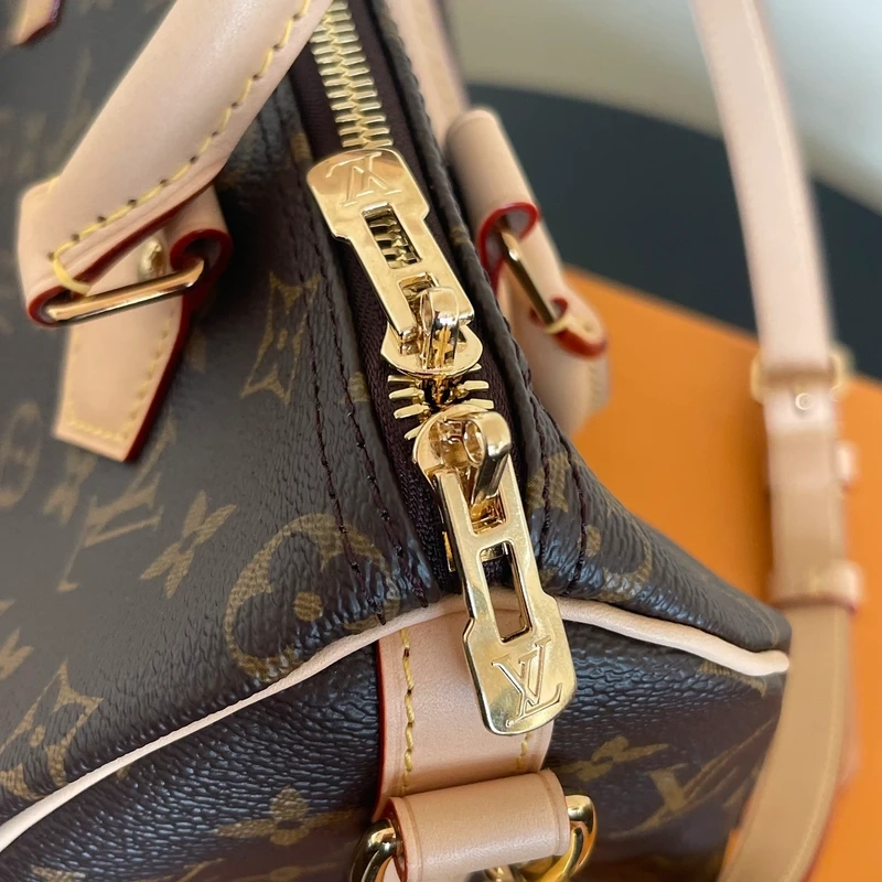LOUIS VUITTON speedy 25 bandoulière monogram SAC DE LUXE DE SECONDE MAIN AUTHENTIQUE CERTIFICAT D'AUTHENTICITE ENTRUPY. SAC DE LUXE D'OCCASION PAS CHER. LOUIS VUITTON FULL SET