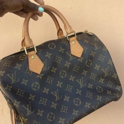 Louis Vuitton speedy 30 bandoulière monogram LUXE DE SECONDE MAIN AUTHENTIQUE CERTIFICAT D'AUTHENTICITE ENTRUPY. SAC DE LUXE D'OCCASION PAS CHER LOUIS VUITTON FULL SET.