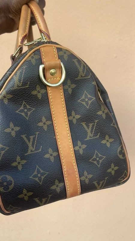 Louis Vuitton speedy 30 bandoulière monogram LUXE DE SECONDE MAIN AUTHENTIQUE CERTIFICAT D'AUTHENTICITE ENTRUPY. SAC DE LUXE D'OCCASION PAS CHER LOUIS VUITTON FULL SET.