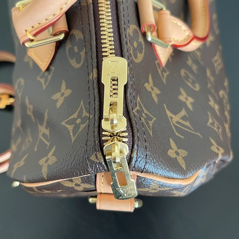 Louis Vuitton speedy 30 bandoulière monogram LUXE DE SECONDE MAIN AUTHENTIQUE CERTIFICAT D'AUTHENTICITE ENTRUPY. SAC DE LUXE D'OCCASION PAS CHER LOUIS VUITTON FULL SET.