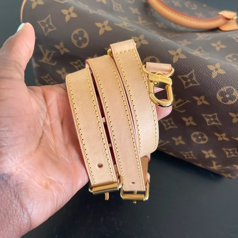 Louis Vuitton speedy 30 bandoulière monogram LUXE DE SECONDE MAIN AUTHENTIQUE CERTIFICAT D'AUTHENTICITE ENTRUPY. SAC DE LUXE D'OCCASION PAS CHER LOUIS VUITTON FULL SET.