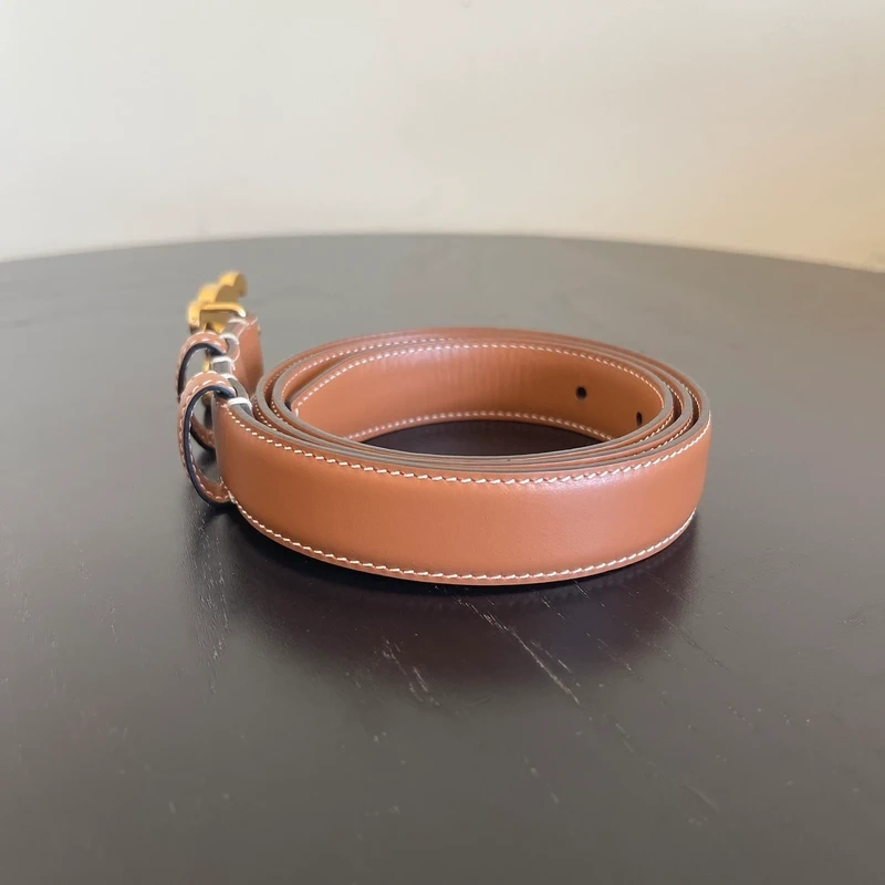 Céline ceinture triomphe en cuir naturel. SAC DE LUXE DE SECONDE MAIN AUTHENTIQUE