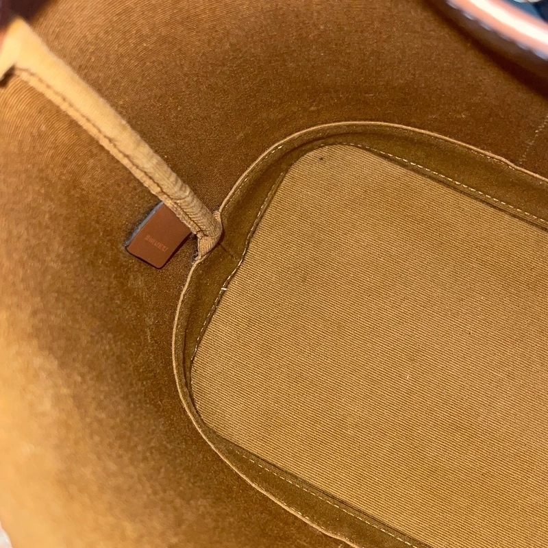 Céline sac seau PM en toile triomphe et cuir de veau. SAC DE LUXE AUTHENTIQUE. Certificat d'authenticité Entrupy
