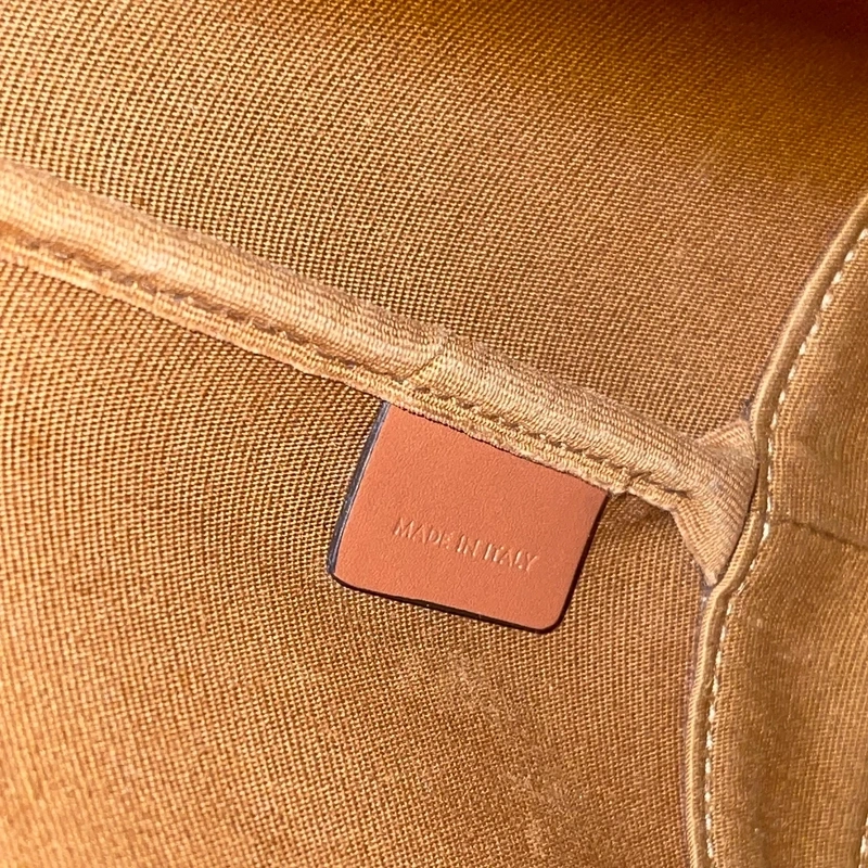 Céline sac seau PM en toile triomphe et cuir de veau. SAC DE LUXE AUTHENTIQUE. Certificat d'authenticité Entrupy