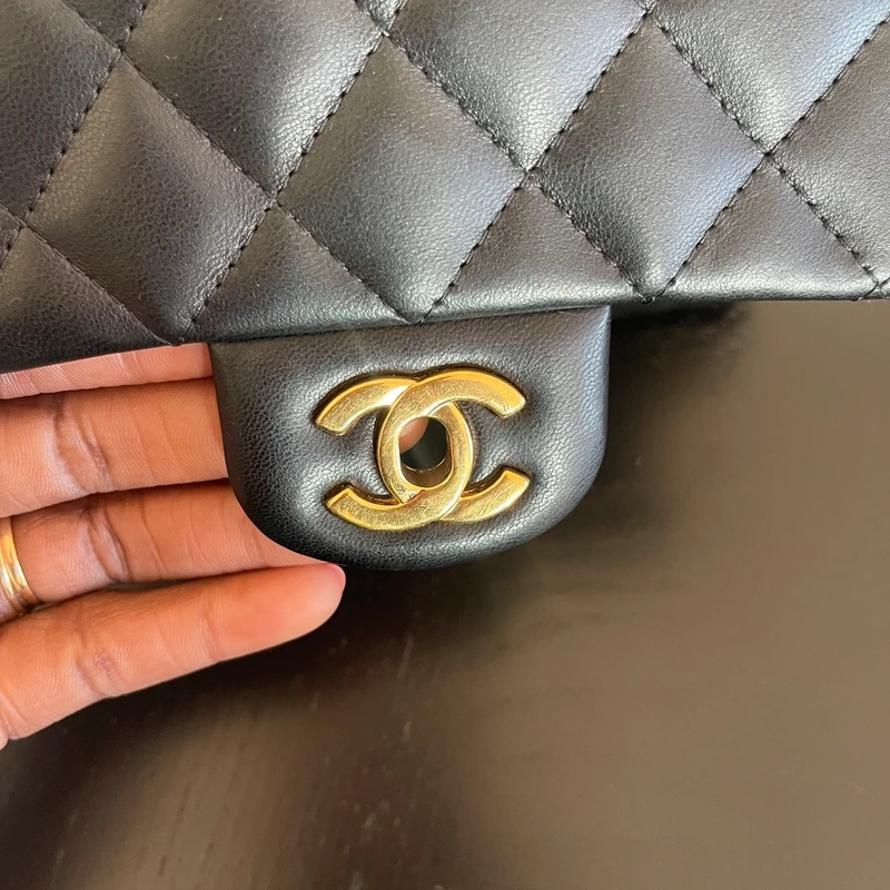 CHANEL mini timeless en cuir d'agneau noir bijouterie dorée. SAC DE LUXE DE SECONDE MAIN AUTHENTIQUE. CERTIFICAT ENTRUPY