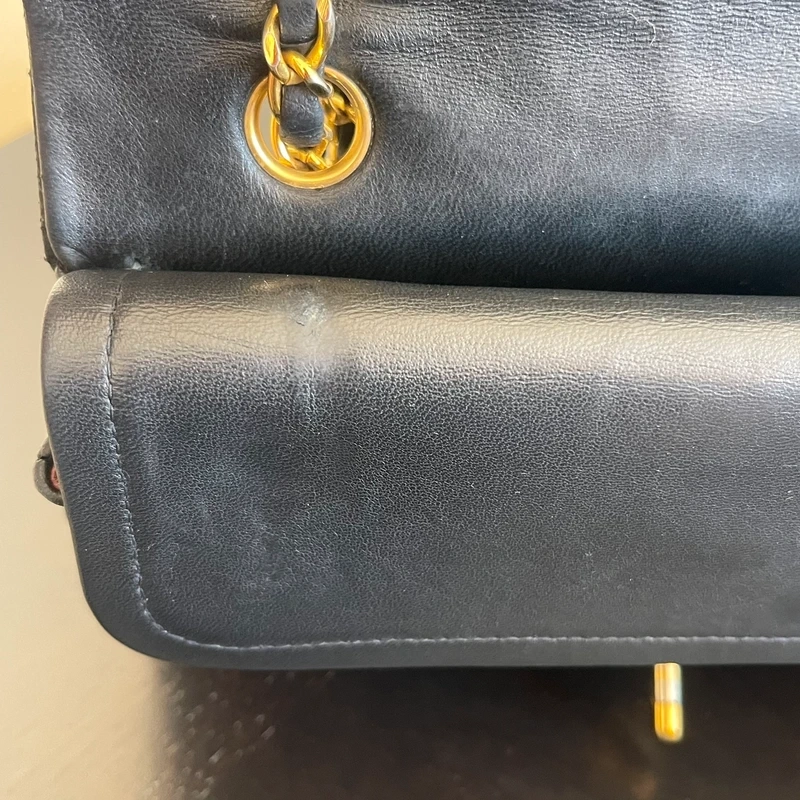 CHANEL timeless médium en cuir d'agneau lisse noir bijouterie dorée. Chanel vintage. Chanel 1112. CHANEL AUHENTIQUE CERTIFICAT ENTRUPY