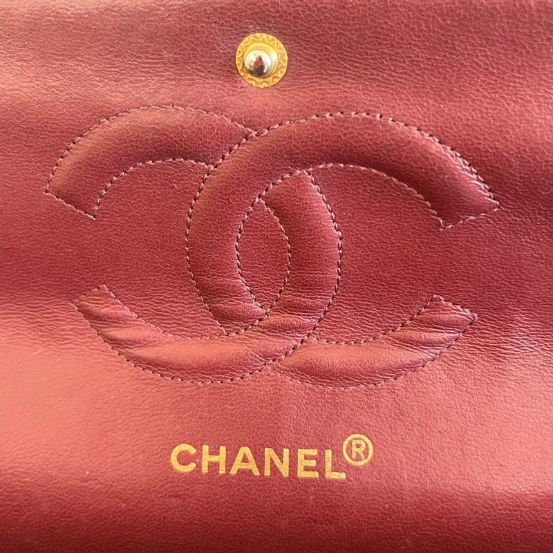 CHANEL timeless médium en cuir d'agneau lisse noir bijouterie dorée. Chanel vintage. Chanel 1112. CHANEL AUHENTIQUE CERTIFICAT ENTRUPY