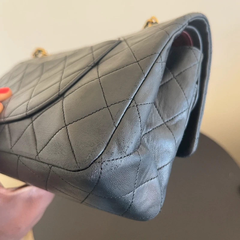 CHANEL timeless médium en cuir d'agneau lisse noir bijouterie dorée. Chanel vintage. Chanel 1112. CHANEL AUHENTIQUE CERTIFICAT ENTRUPY