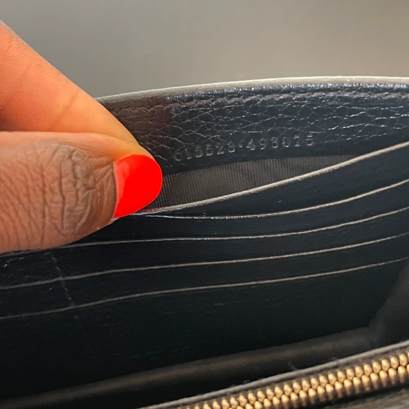 GUCCI sac GG interlocking en cuir noir et dorée SAC DE LUXE DE SECONDE MAIN AUTHENTIQUE CERTIFICAT D'AUTHENTICITE ENTRUPY. SAC DE LUXE D'OCCASION PAS CHER LOUIS GUCCI FULL SET.