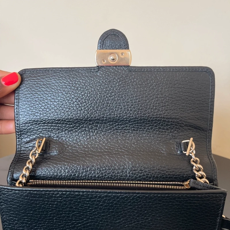 GUCCI sac GG interlocking en cuir noir et dorée SAC DE LUXE DE SECONDE MAIN AUTHENTIQUE CERTIFICAT D'AUTHENTICITE ENTRUPY. SAC DE LUXE D'OCCASION PAS CHER LOUIS GUCCI FULL SET.