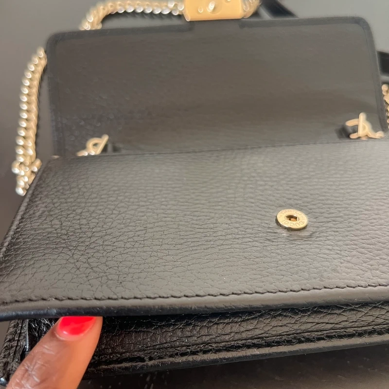 GUCCI sac GG interlocking en cuir noir et dorée SAC DE LUXE DE SECONDE MAIN AUTHENTIQUE CERTIFICAT D'AUTHENTICITE ENTRUPY. SAC DE LUXE D'OCCASION PAS CHER LOUIS GUCCI FULL SET.