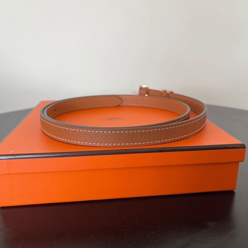 HERMES ceinture POP H gold LUXE DE SECONDE MAIN AUTHENTIQUE CERTIFICAT D'AUTHENTICITE ENTRUPY. SAC DE LUXE. HERMES FULL SET