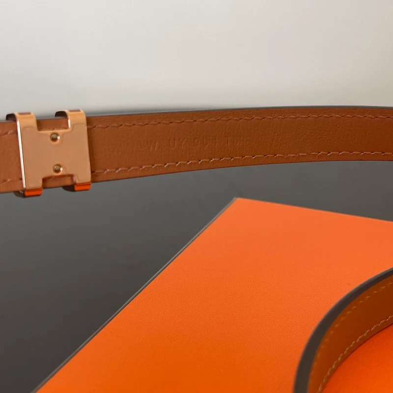 HERMES ceinture POP H gold LUXE DE SECONDE MAIN AUTHENTIQUE CERTIFICAT D'AUTHENTICITE ENTRUPY. SAC DE LUXE. HERMES FULL SET