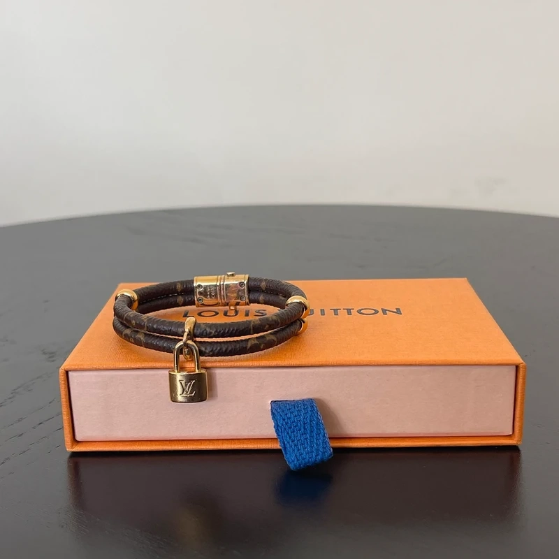 LOUIS VUITTON bracelet keep it twice monogram LUXE D'OCCASION PAS CHER LOUIS VUITTON FULL SET.